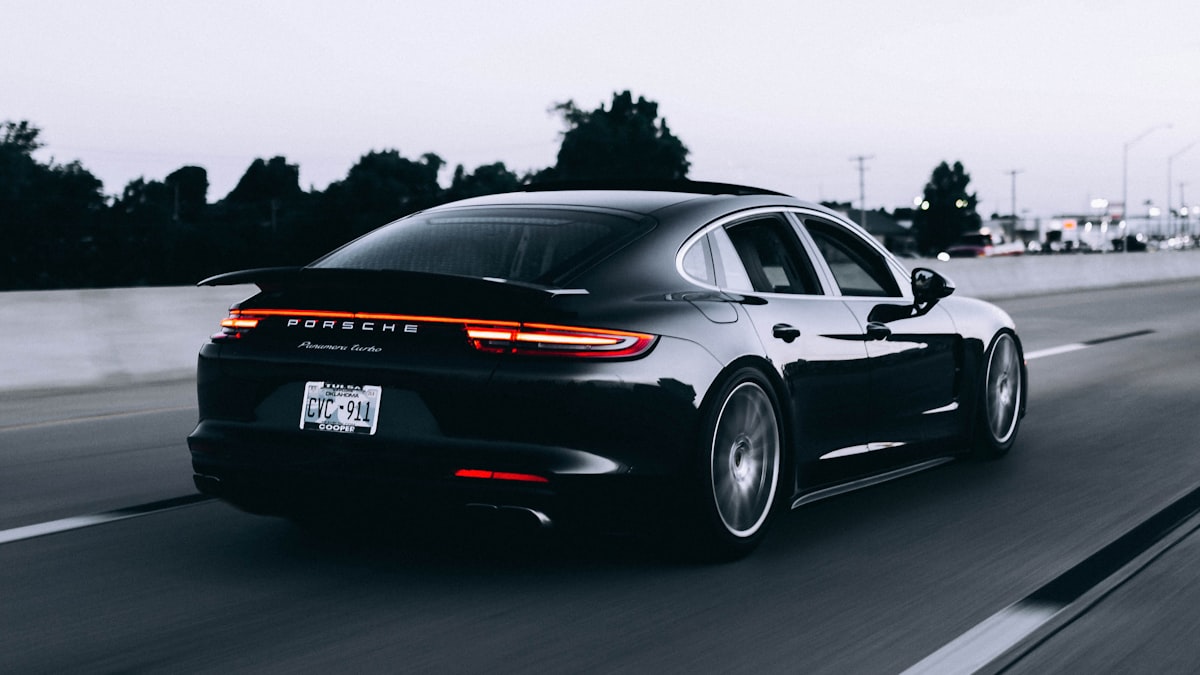 Die grosse Kehrtwende in Zuffenhausen: Warum Porsche vom reinen Elektro-Kurs abrückt – und was das kostet
